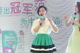 刘璇身材缺点不好掩饰，穿短裙不会显高，还暴露153的真实身高！图片