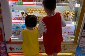 羡慕有哥哥的女娃娃图片