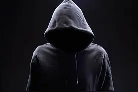 男子自称来自2027年，面对质疑拿出了证据，时间穿越真能实现？图片