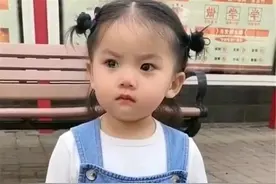 高颜值萌娃强忍眼泪，奶凶演绎“咬牙切齿”，网友：表情管理绝了图片