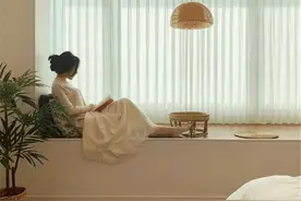 韩国90后姑娘坚持低欲望生活，住在空无一物的家里，家徒四壁图片