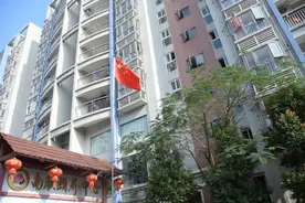 越来越多的老人选择入住养老机构的原因图片