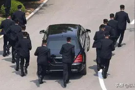 李泽楷奖励保镖1千万股票，告诉他3年后才能卖，保镖套现时傻了眼图片