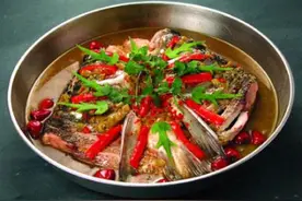淮扬名菜之三头宴名菜－拆烩鲢鱼头的制作技巧图片