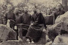 清朝最后一名太监回忆皇宫：婉容洗澡从不亲自动手，睡觉也不关门图片