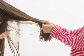 宝宝爱揪妈妈头发？“特别的爱”给特别的你，宝妈不舍责备孩子图片