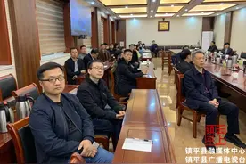 镇平县委理论学习中心组集中观看红色电影《大转折上集−鏖战鲁西南》图片