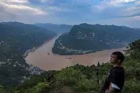 三峡大拐弯图片