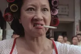 “包租婆”说她年轻时是校花，本以为开玩笑，看到18岁照片信了图片