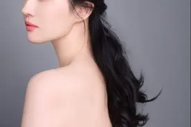 刘亦菲戴千万皇冠拍大片，香肩丝滑天鹅颈优越，冰肌玉骨美似天仙图片