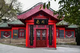 鹅岭山脊有座建筑，国共两党都曾在此居住办公，还做过英国使馆图片