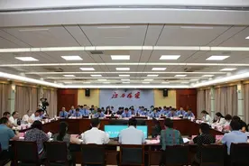 “江西检察人是维护正义的那抹蓝，是守护山水的那抹绿”图片