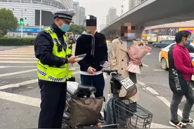 武汉交警再次提醒非机动车驾驶员 避免事故隐患 安全文明出行图片