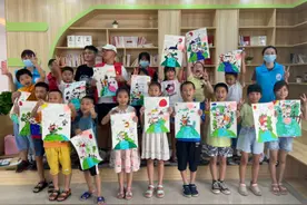 少儿美术绘画公益课 给园洲孩子一个多彩假期图片