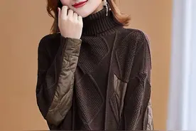 女人过45，也是要时刻穿得漂亮大气一些，高领毛衣配加绒裤特美图片