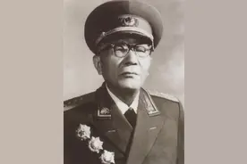黄克诚下乡偶遇老战友，随后将其逮捕枪决，他到底隐瞒了什么？图片