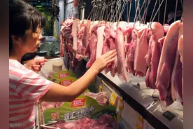 牛价继续跌，羊价低迷，金刚虾大跌4元，养殖业还有救吗？图片
