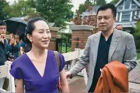 48岁孟晚舟婚姻幸福，二婚嫁小3岁帅老公，国外563天陪伴不离不弃图片