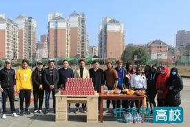 湖北科技学院为国际学院留学生举办“烧烤派对”活动图片