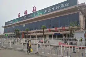 宝成铁路秦岭展线上的四个火车站，让火车从山下盘旋至山上图片