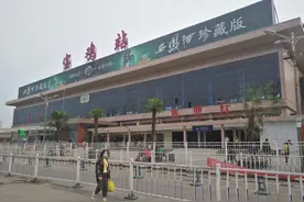 宝成铁路秦岭展线上的四个火车站，让火车从山下盘旋至山上图片