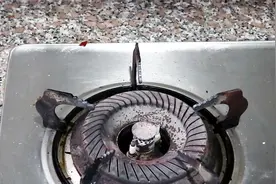 家里的燃气灶总是红火？原来原因出在这里，赶快回家纠正吧视频封面