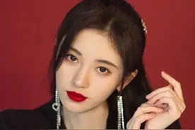 超元气半马尾造型来袭，鞠婧祎复古Lisa甜美，杨超越Joy可爱俏皮图片