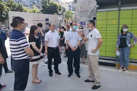 省住建厅副厅长王明炫一行到厦门特房海湾公司代建的思明区第二轮街区立面综合整治提升项目现场调研图片