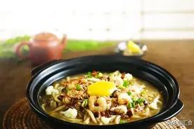 古早鱼香老鼠粉煲、宫廷海鲜麻婆豆腐、鸡头米青豆配虾仁图片