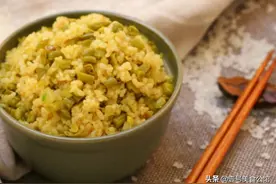 白米饭搭配酸豆角一起炒，鲜酸味美又解馋，吃一次念念不忘图片