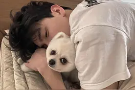 男生不经意间流露的帅气才是真的迷人图片