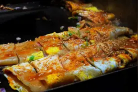 烤冷面~您喜欢吃么？下酒么？好多人都爱吃，我还没吃过~图片