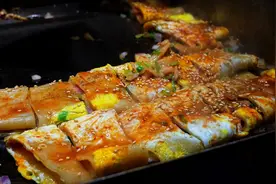 烤冷面~您喜欢吃么？下酒么？好多人都爱吃，我还没吃过~图片