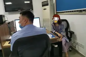 杭城美女滑冰教练在KTV连喝10多瓶啤酒！陌生男人突然扶她上了车！图片