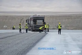 塔什库尔干机场道面混凝土施工全部完成图片