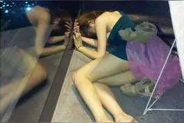 一未成年少女被“捡尸”后遭性侵，案发地点在酒吧…图片