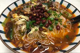麻辣米线怎么做更好吃，原来诀窍这么简单，麻辣鲜香，越吃越上瘾图片