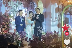 周立波：前年把讲台当舞台 今年把婚宴当舞台 只要能登台 管它什么台图片
