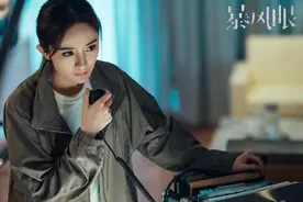 杨幂新剧《暴风眼》开播，七个“嘉行大礼包”成员，让人视觉疲劳图片