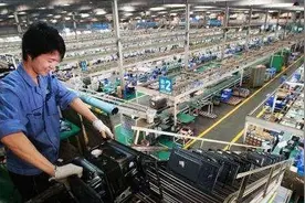 大学生发明扎钢筋机器人，一小时扎600个，建筑工人又要失业了？图片