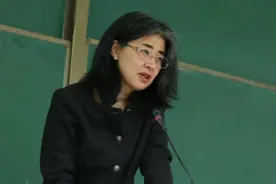 北大才女田晓菲，27岁时嫁给52岁美国的教授，如今过得怎么样？图片
