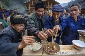 农村宴席上从上菜哄抢到不怎么动筷子，这转变只有村里人自己清楚图片