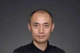 【龙江少儿篮球教学系列】省男篮教练高杉双手双球运球训练图片