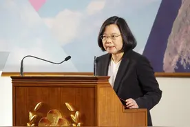 蔡英文亲自下令，台湾海巡舰涂装搞“台独”小动作，当心玩火自焚图片