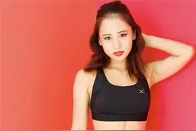 日本美女太厉害，教你不用器具在家练习，肌肉锻炼和排毒运动！图片