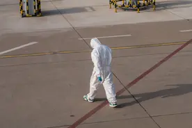 深圳“毒航班”爆发38例，东莞连夜筛查250万人：广东，请撑住图片