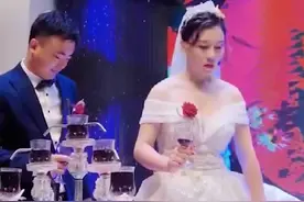 内蒙古一婚礼现场，新郎竟喊出前女友的名字，新郎：大家不要学我图片