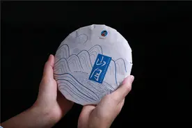 半盏茶后，一抹山间月色入杯来图片