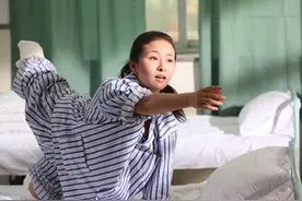23岁地震失去双腿女儿，28岁再嫁海归儿女双全，连鲁豫都佩服她图片