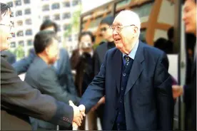 他是王光美的哥哥，曾创办了光大集团，后官至副国级，活了100岁图片
